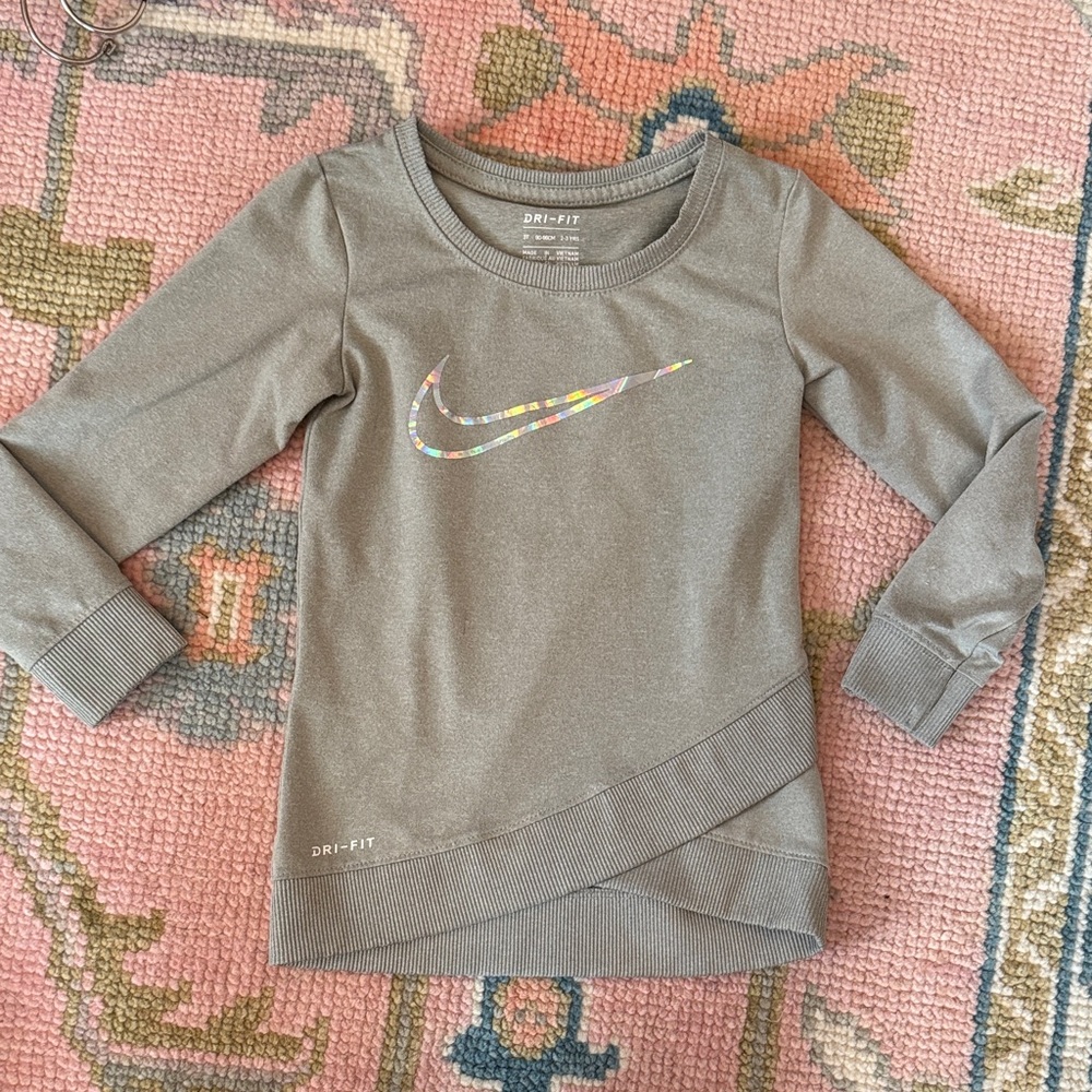 Dri fit Nike girls Gray Sweatshirt with Multicolor Swoosh 3T